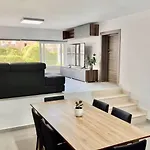 New, Ultra Comfy, Flat مسيدا
