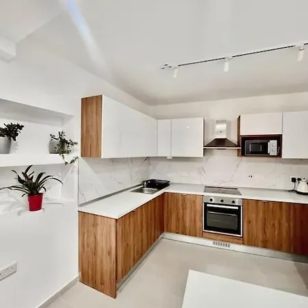 New, Ultra Comfy, Flat Msida