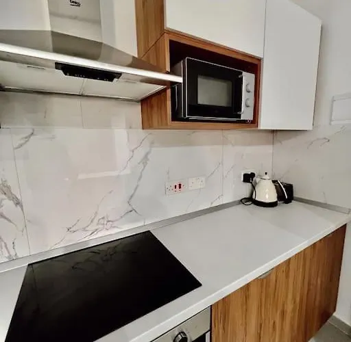 New, Ultra Comfy, Flat * Msida